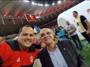 Esse careca é amado pela Naçao