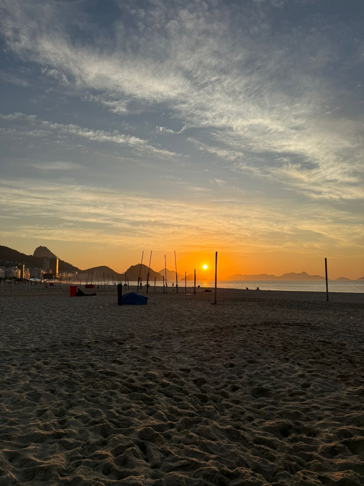 Fui jogar futvolei hoje e olha só esse nascer do sol