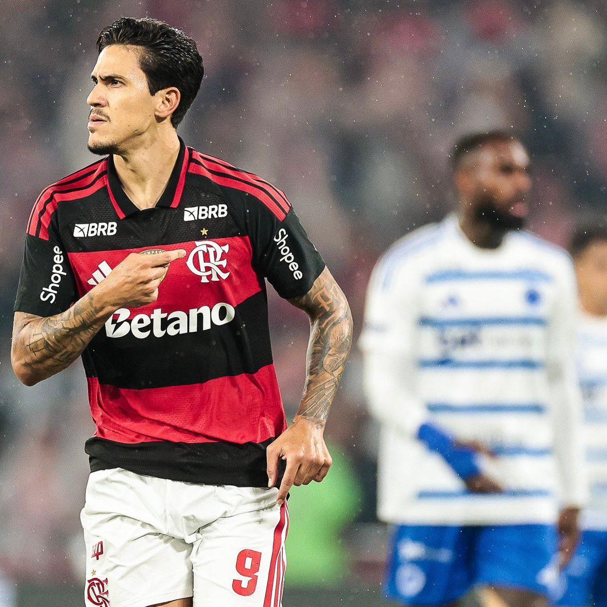 FLAMENGO VENCE O CRUZEIRO EM NOITE DE REENCONTROS NO MARACANÃ