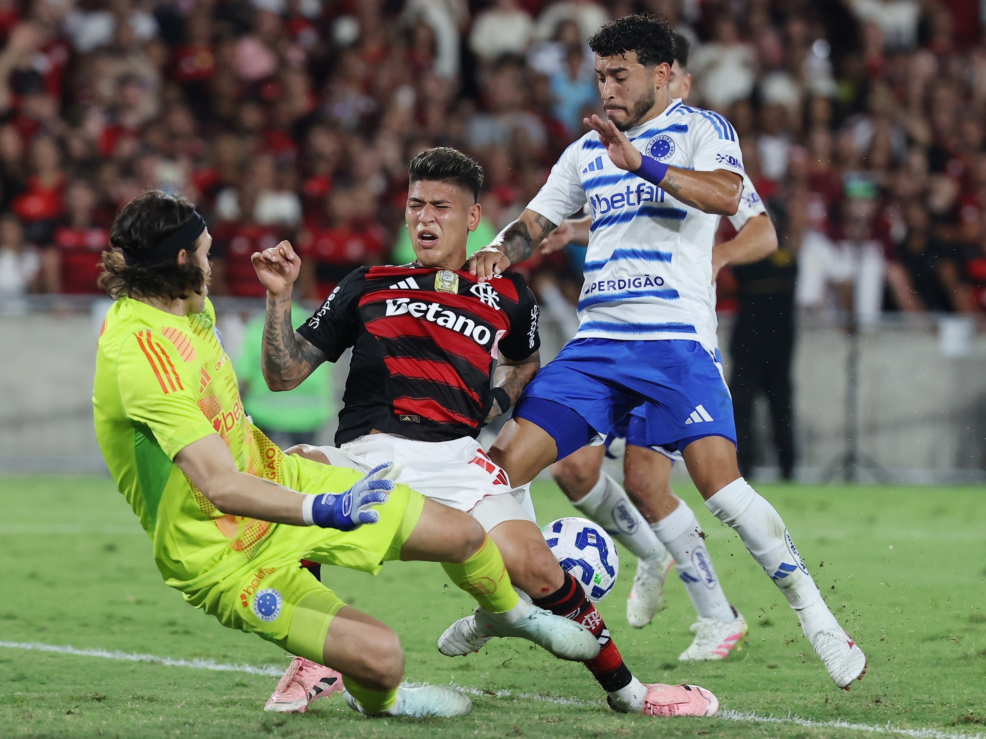 PÓS-JOGO: FLAMENGO E CRUZEIRO EMPATAM NO MARACANÃ COM GRANDES ATUAÇÕES DOS GOLEIROS!!! PÓS-JOGO: FLAMENGO E CRUZEIRO EMPATAM NO MARACANÃ COM GRANDES ATUAÇÕES DOS GOLEIROS!!!