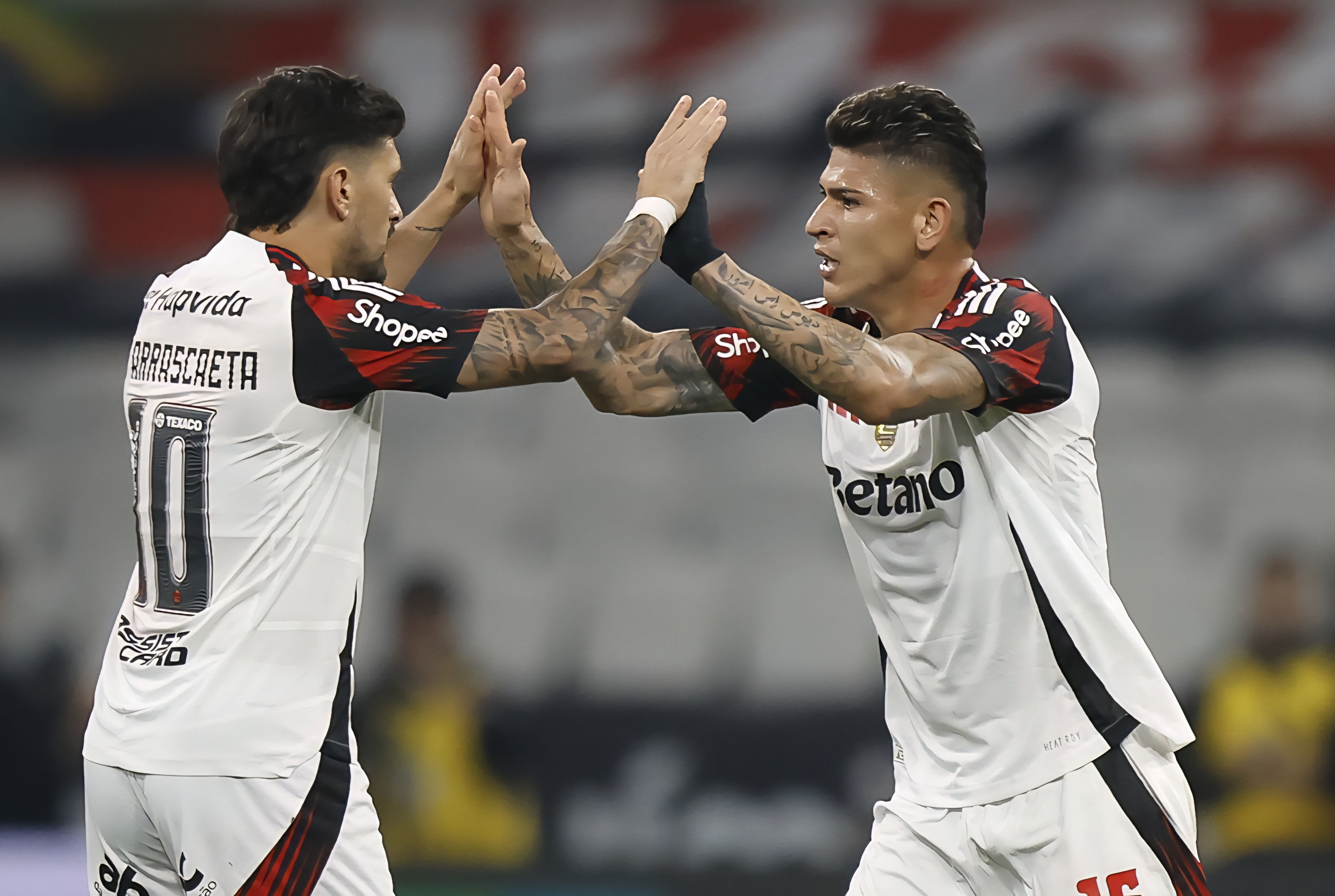 FLAMENGO VIRA SOBRE O CORINTHIANS E LIDERA O BRASILEIRÃO!!! FLAMENGO VIRA SOBRE O CORINTHIANS E LIDERA O BRASILEIRÃO!!!