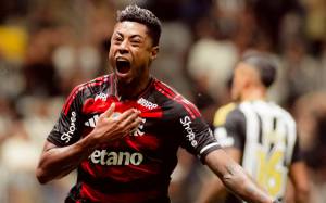 BRUNO HENRIQUE MARCA E MENGÃO FICA MAIS PERTO DO TÍTULO DO BRASILEIRÃO 