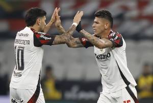 FLAMENGO VIRA SOBRE O CORINTHIANS E LIDERA O BRASILEIRÃO!!!