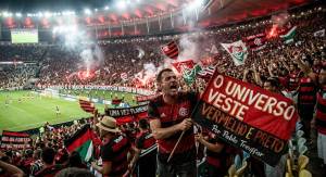 O UNIVERSO VESTE VERMELHO E PRETO